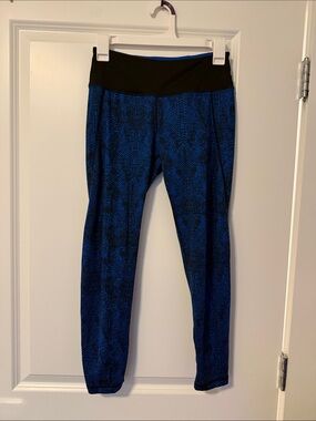 H&M Blue Snake-Print Leggings with Black Waistband